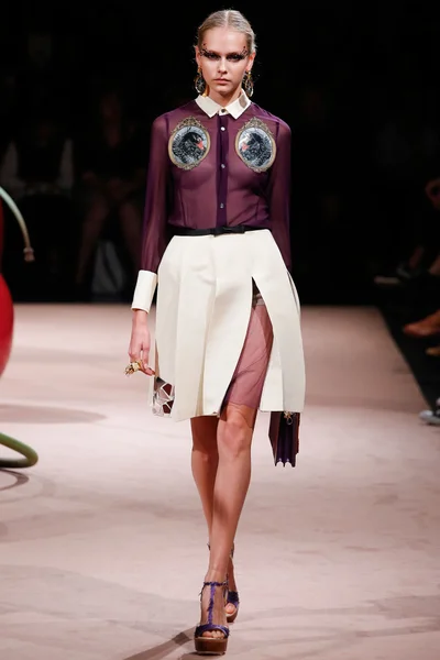 Look 32